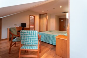 Double or Twin Room | Down comforters, desk, free WiFi, bed sheets