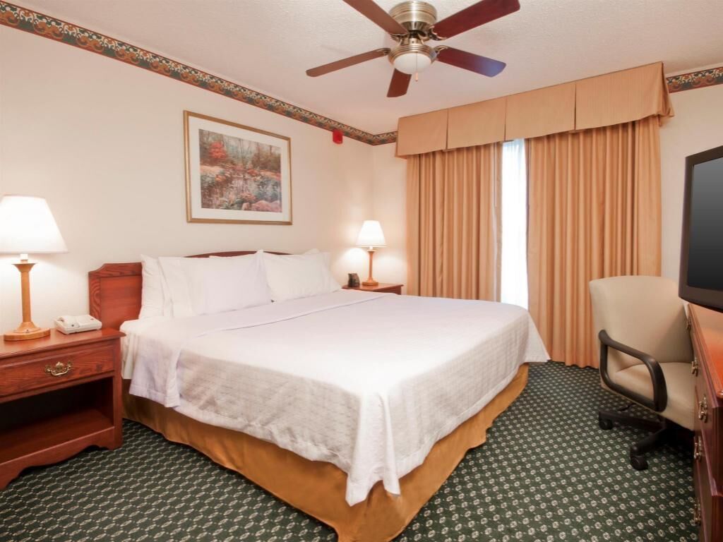 1 bedroom, in-room safe, desk, free cots/infant beds