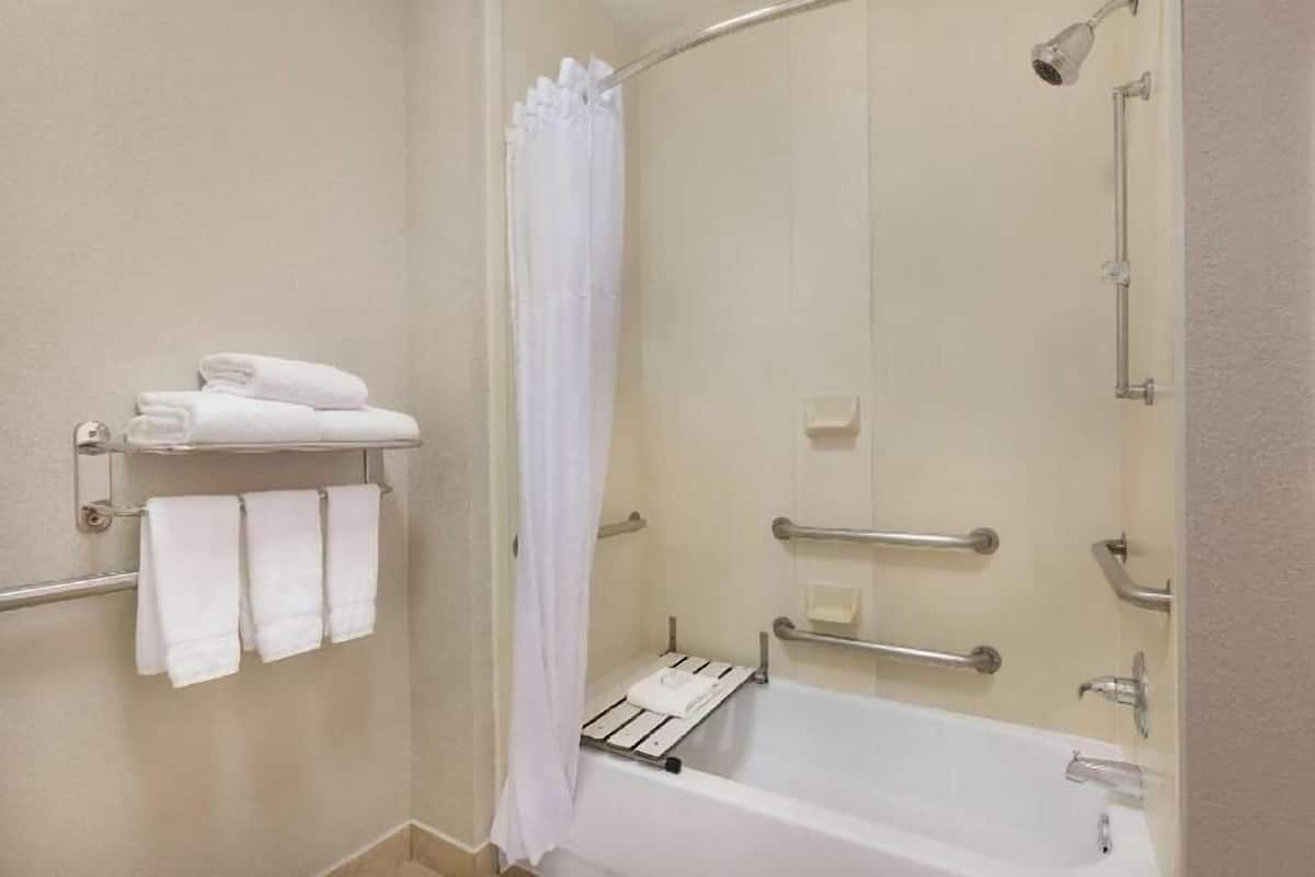 Bathroom | Free toiletries, hair dryer, towels, soap
