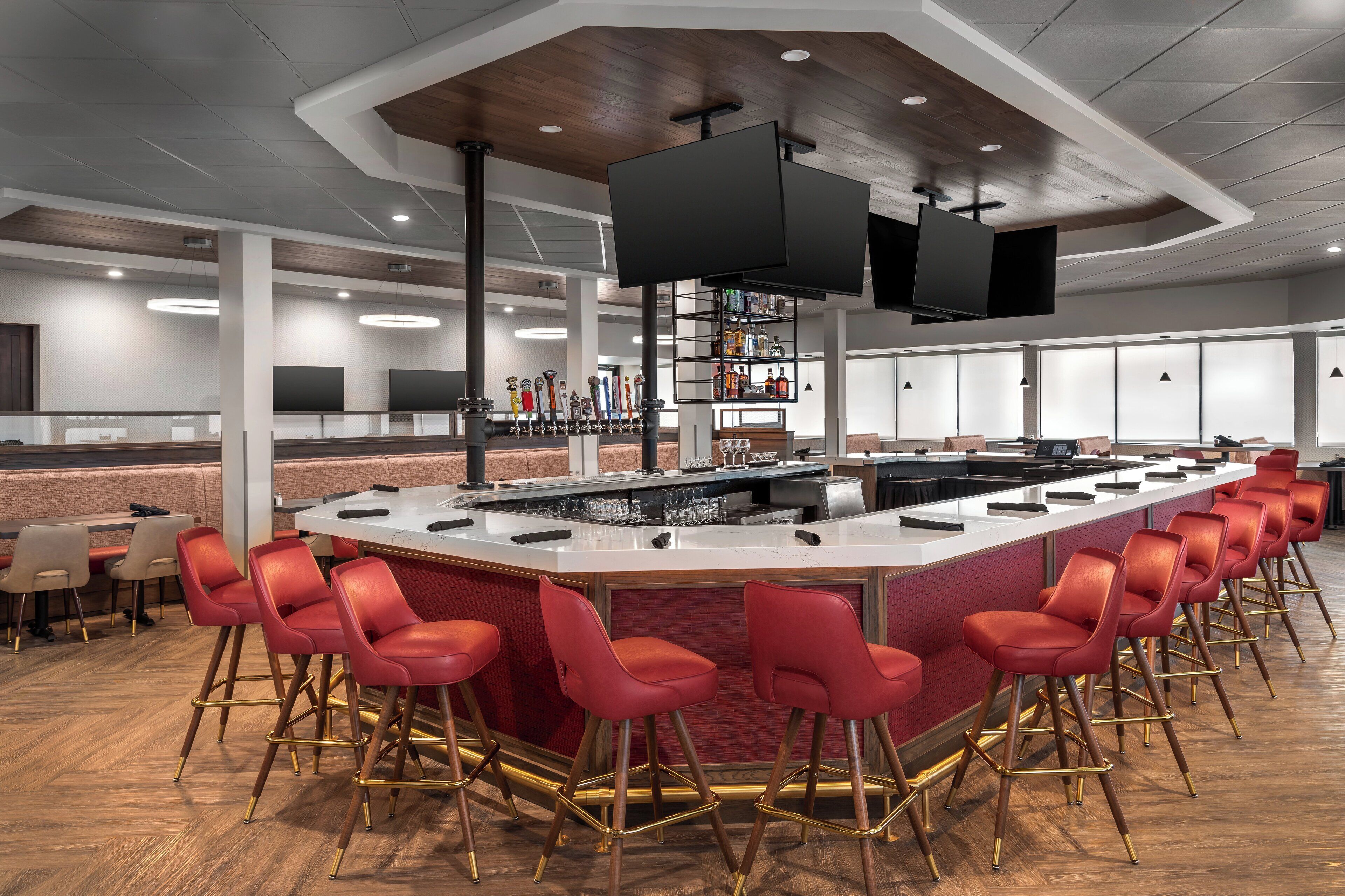 Petit déjeuner et dîner servis sur place