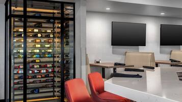 Breakfast and dinner served