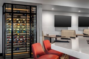 Breakfast and dinner served - Holiday Inn Wichita East I-35 by IHG (Wichita)