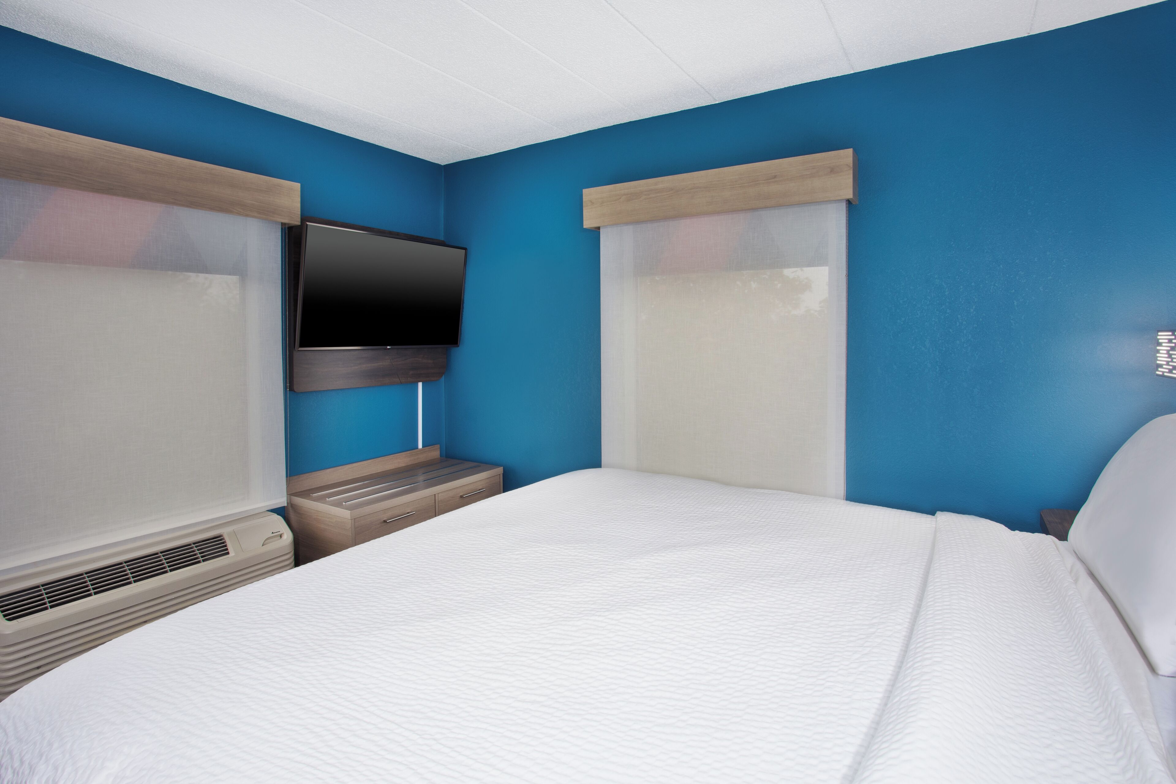 suite, 1 king bed (additional dining area) | in-room safe, desk, iron/ironing board, free cots/infant beds