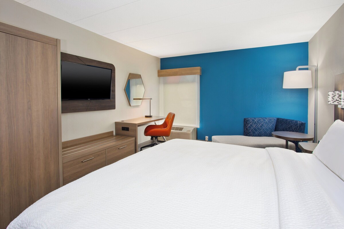 In-room safe, desk, iron/ironing board, free cots/infant beds
