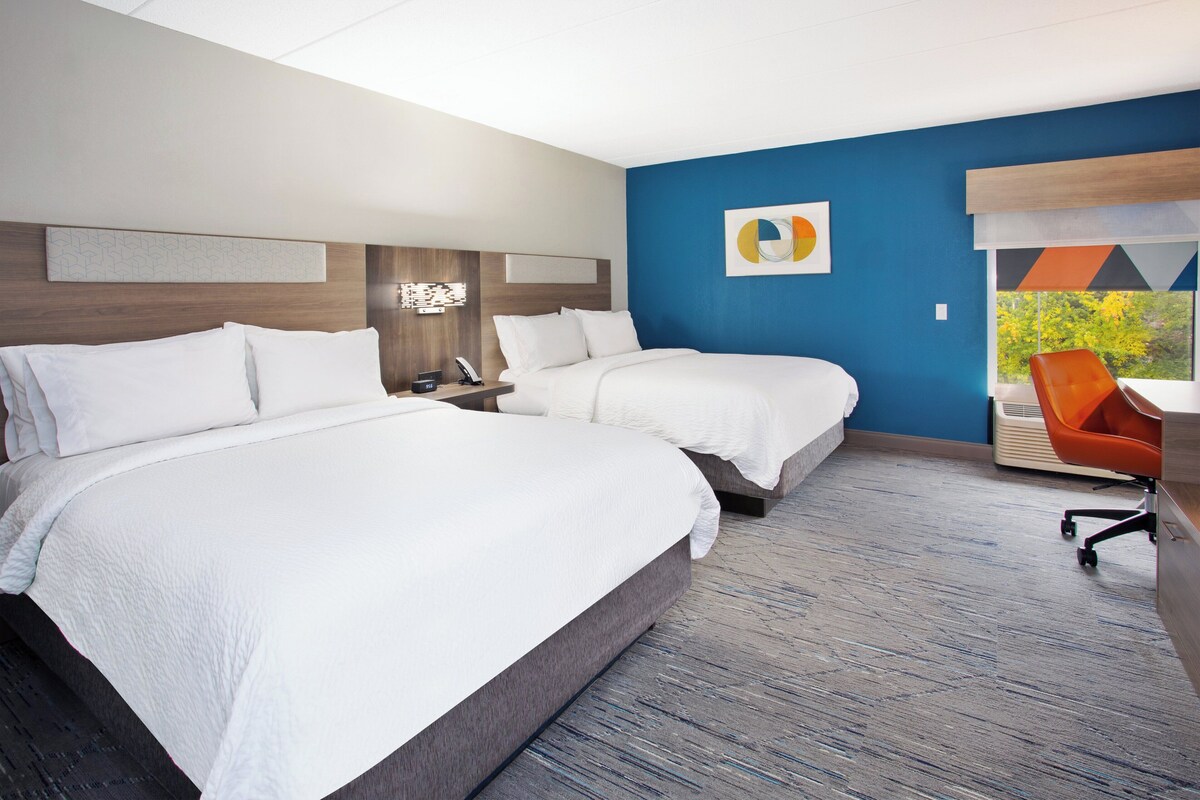 In-room safe, desk, iron/ironing board, free cots/infant beds