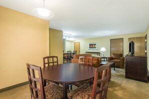 Suite, 1 Bedroom (Additional Living Area) | In-room safe, desk, iron/ironing board, cribs/infant beds - Holiday Inn Express & Suites Nogales by IHG (Nogales)