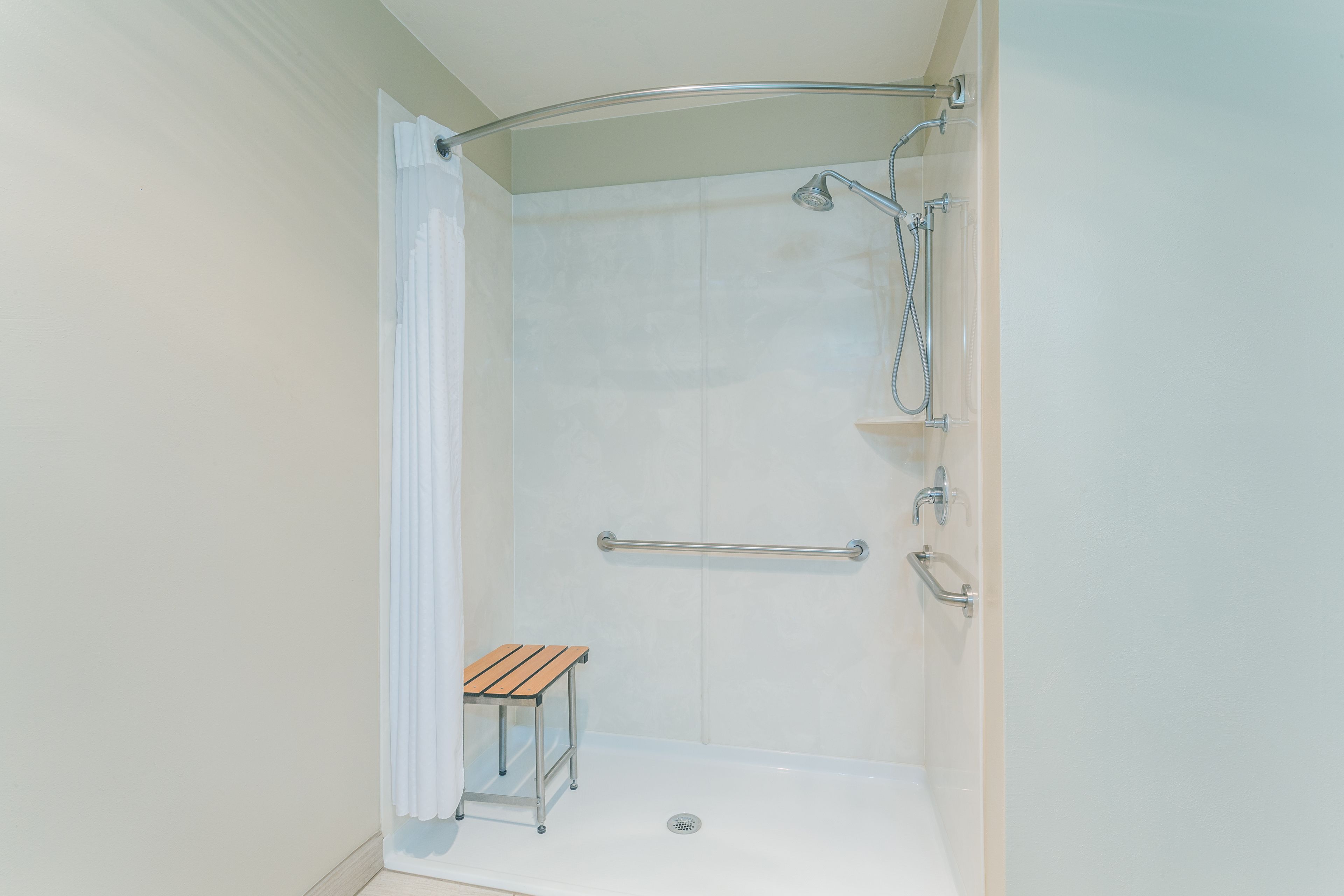 combined shower/bathtub, rainfall showerhead, hair dryer, towels