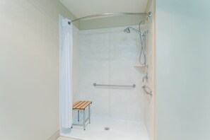 Combined shower/bathtub, rainfall showerhead, hair dryer, towels