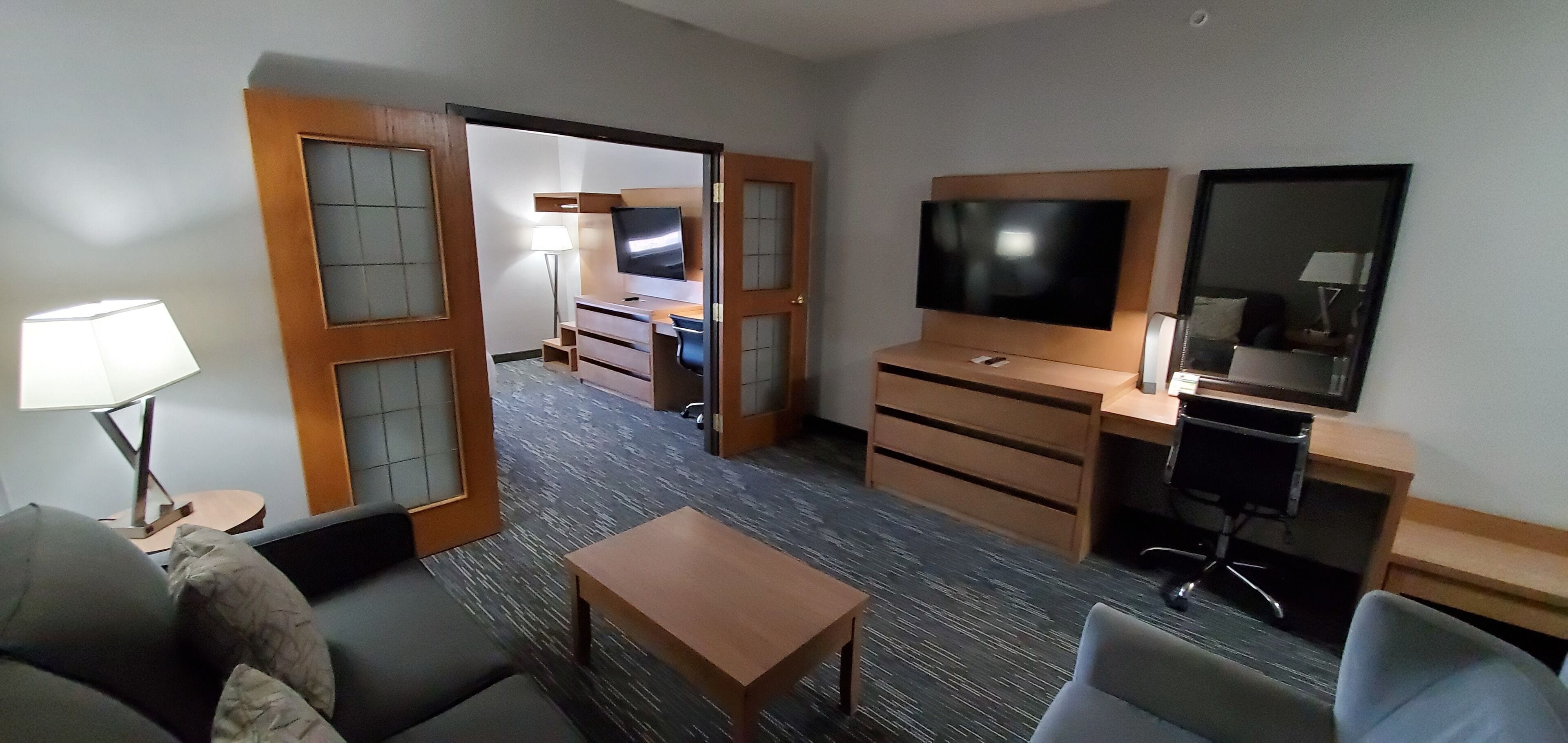 suite, 1 king bed, non smoking | down duvets, pillow-top beds, desk, laptop workspace