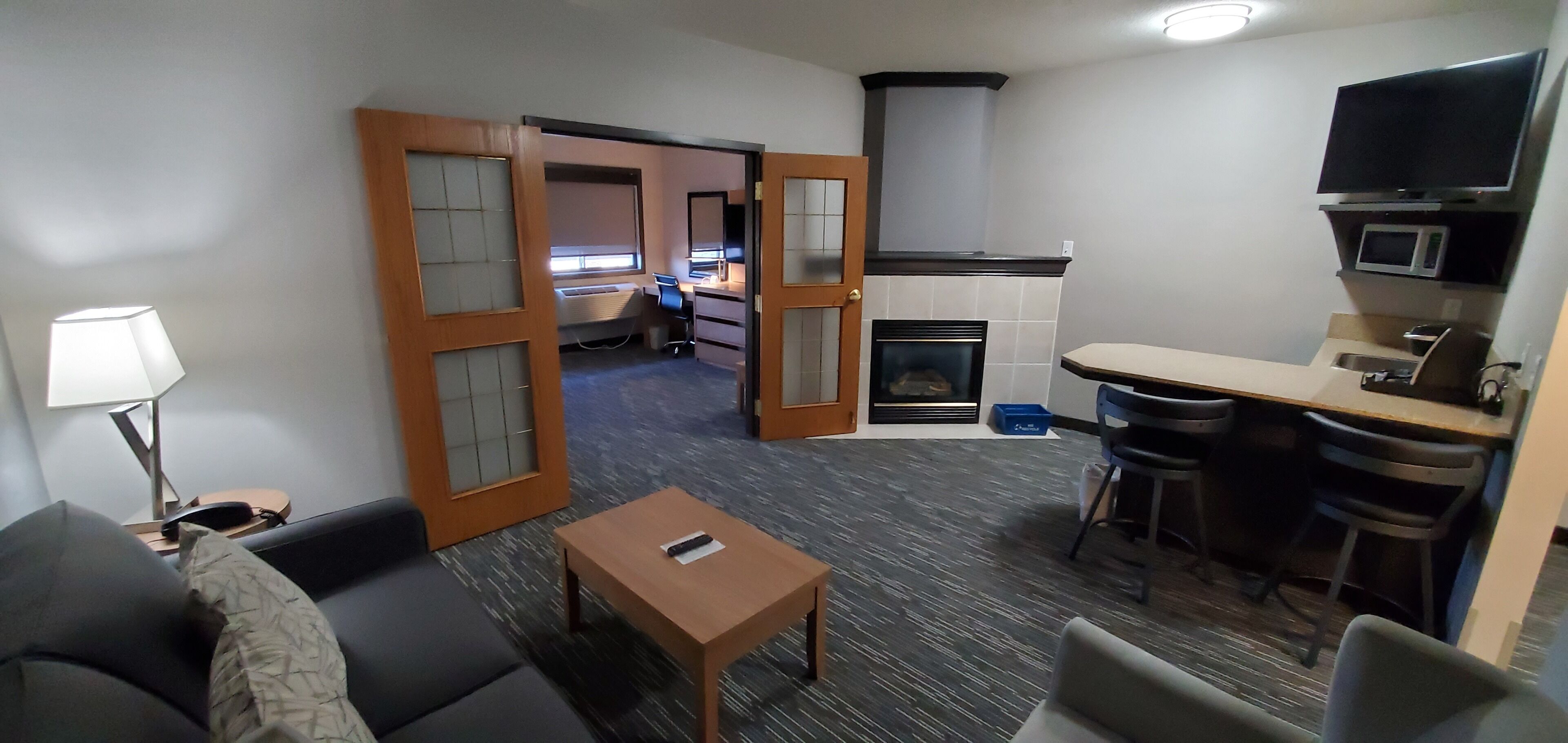 superior suite, 1 king bed, non smoking | down duvets, pillow-top beds, desk, laptop workspace