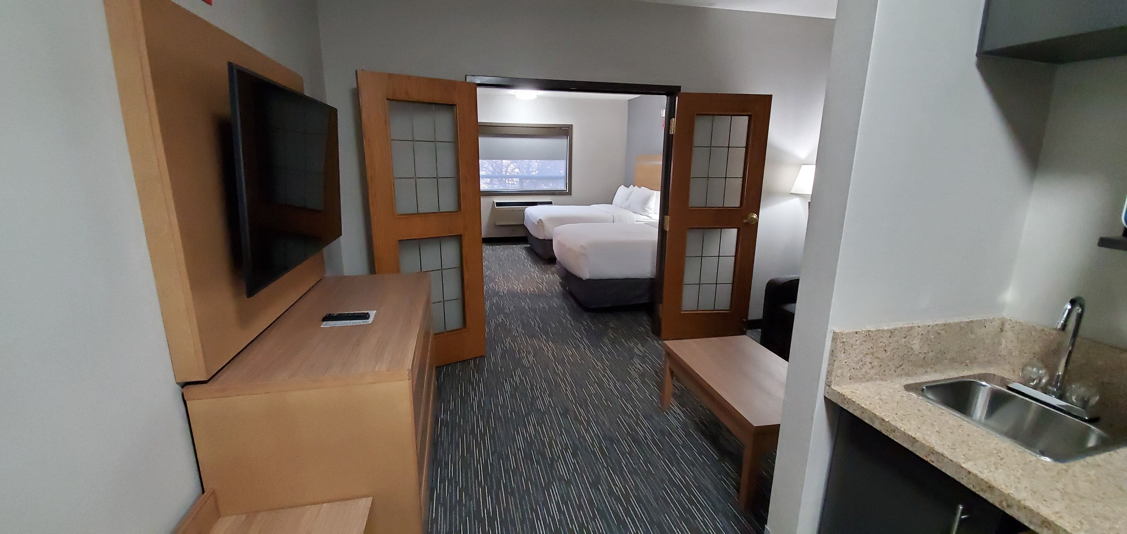 Suite, 1 slaapkamer, niet-roken | Donsdekens, pillowtop-bedden, een bureau, een laptopwerkplek