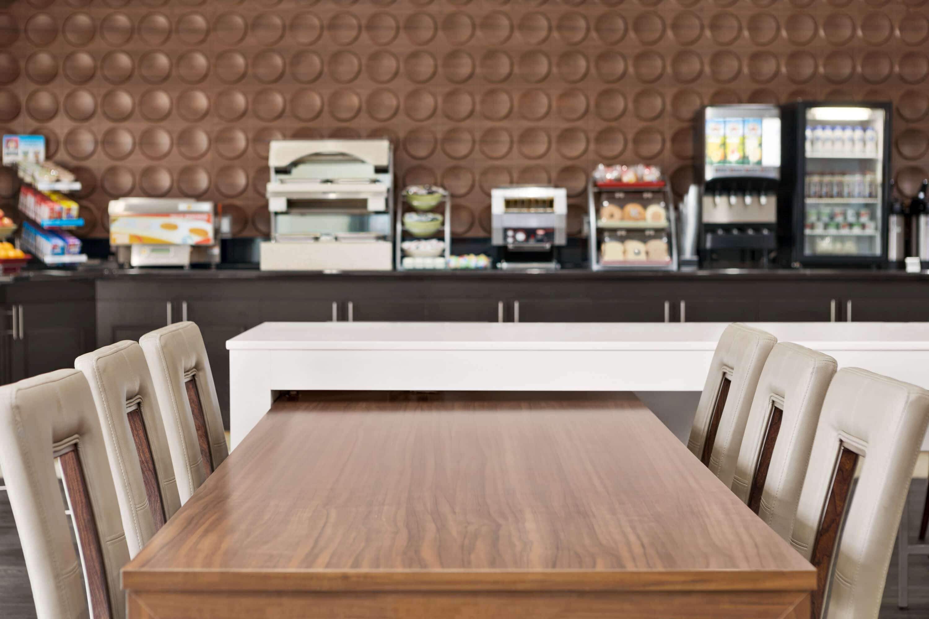 free daily continental breakfast