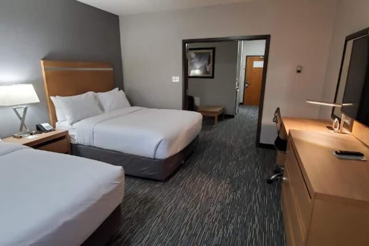 Down comforters, pillowtop beds, desk, laptop workspace