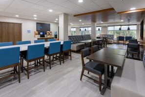 Free buffet breakfast  - Holiday Inn Express and Suites Vineland Millville by IHG (Vineland)