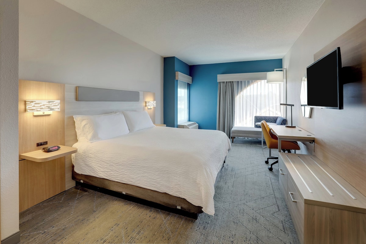 1 bedroom, in-room safe, desk, iron/ironing board