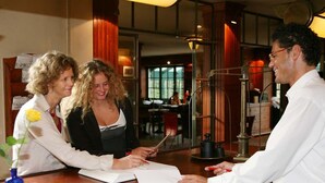 Mostrador para check-in y check-out