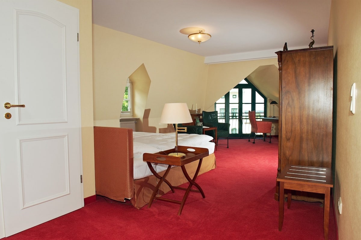 Shower, free toiletries, hair dryer, bathrobes