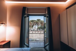 Caja de seguridad en la habitación, escritorio y wifi gratis 