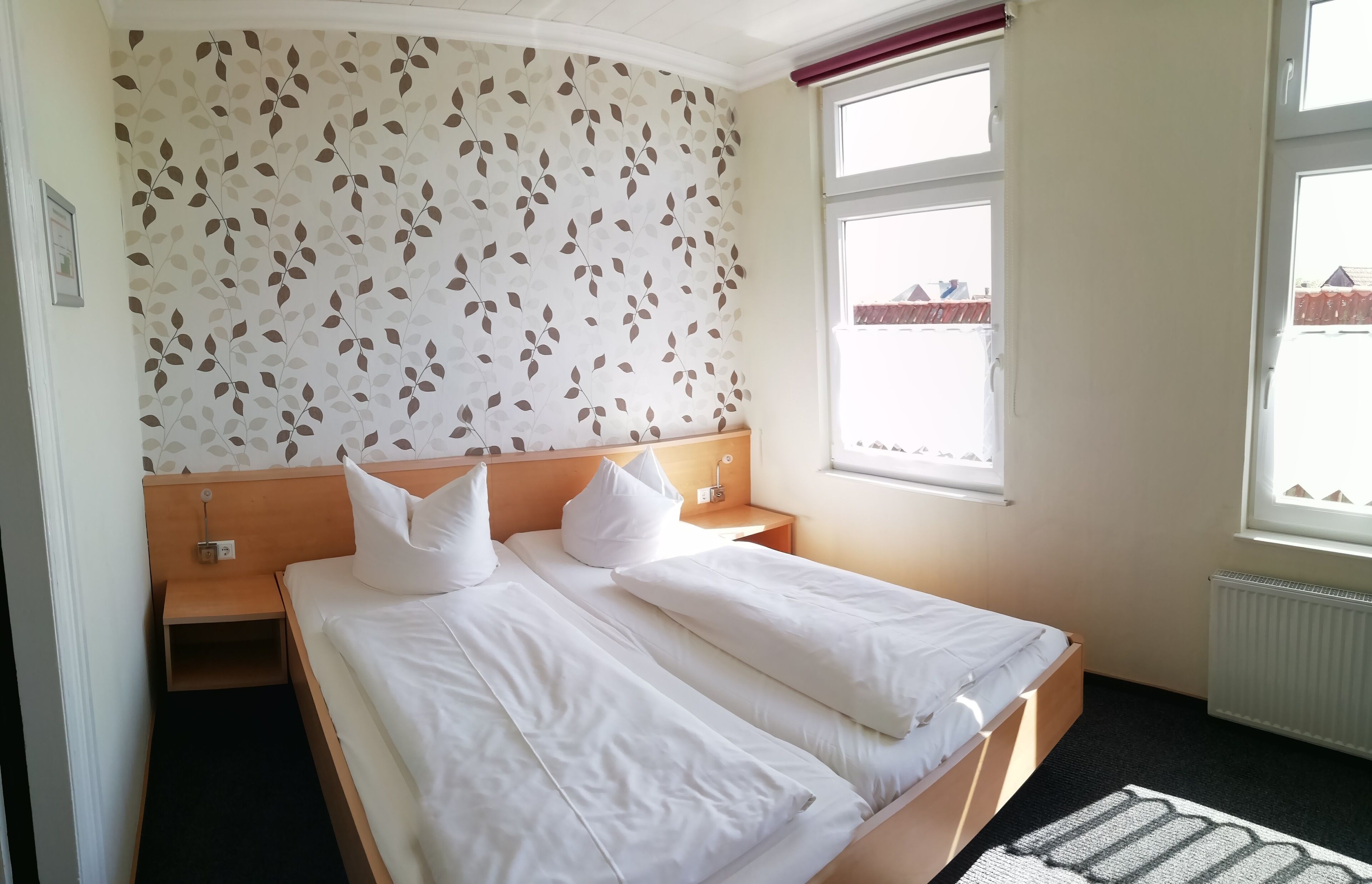 double room | hypo-allergenic bedding, rollaway beds, free wifi, bed sheets