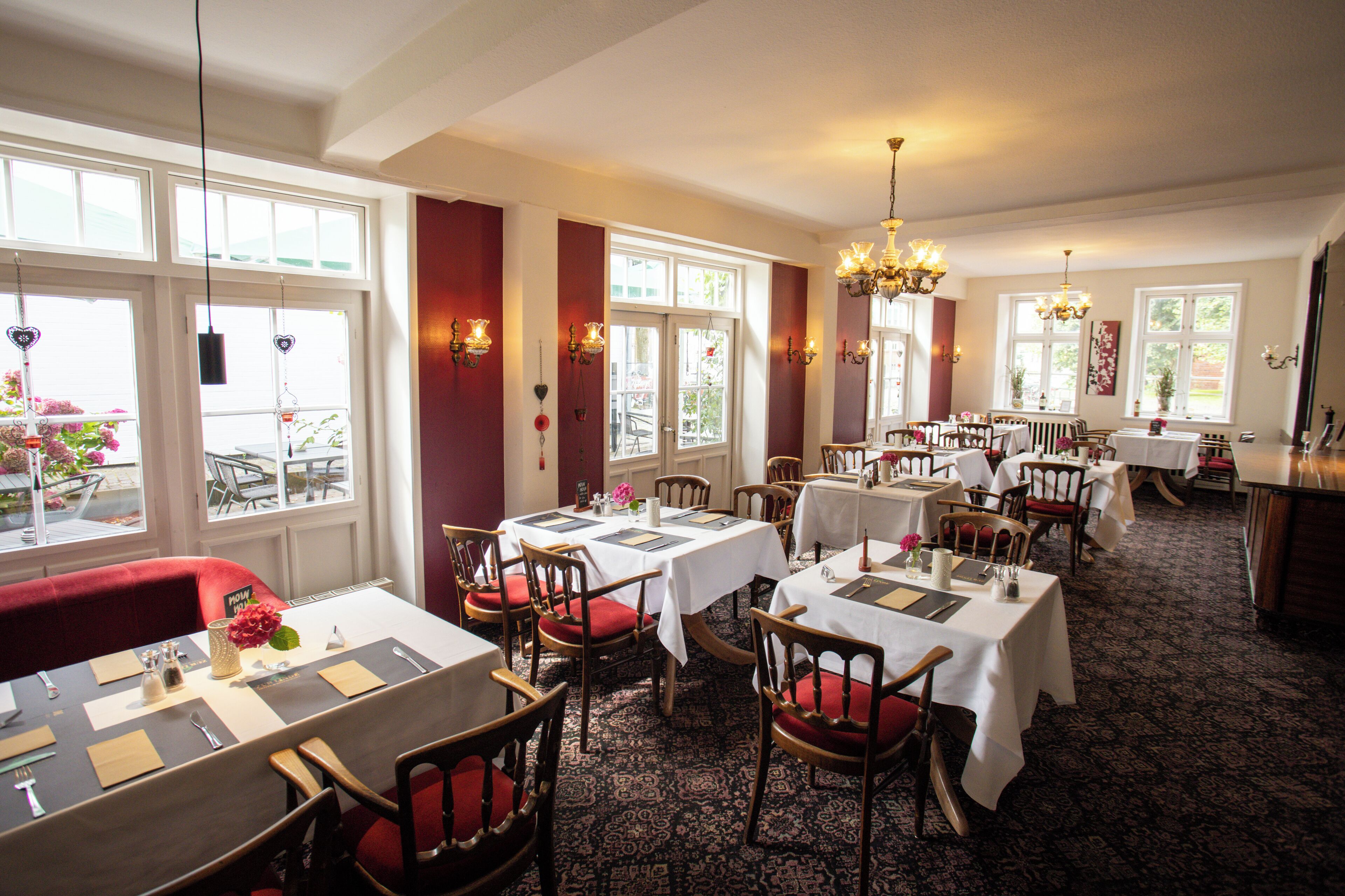 breakfast, lunch, dinner served; regional cuisine