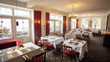 Frokost, lunsj og middag serveres, regionale retter