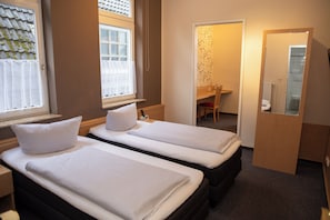 Hypo-allergenic bedding, rollaway beds, free WiFi, bed sheets