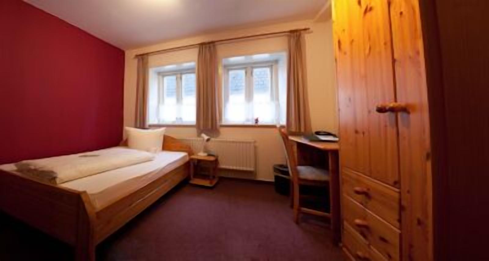 hypo-allergenic bedding, rollaway beds, free wifi, bed sheets