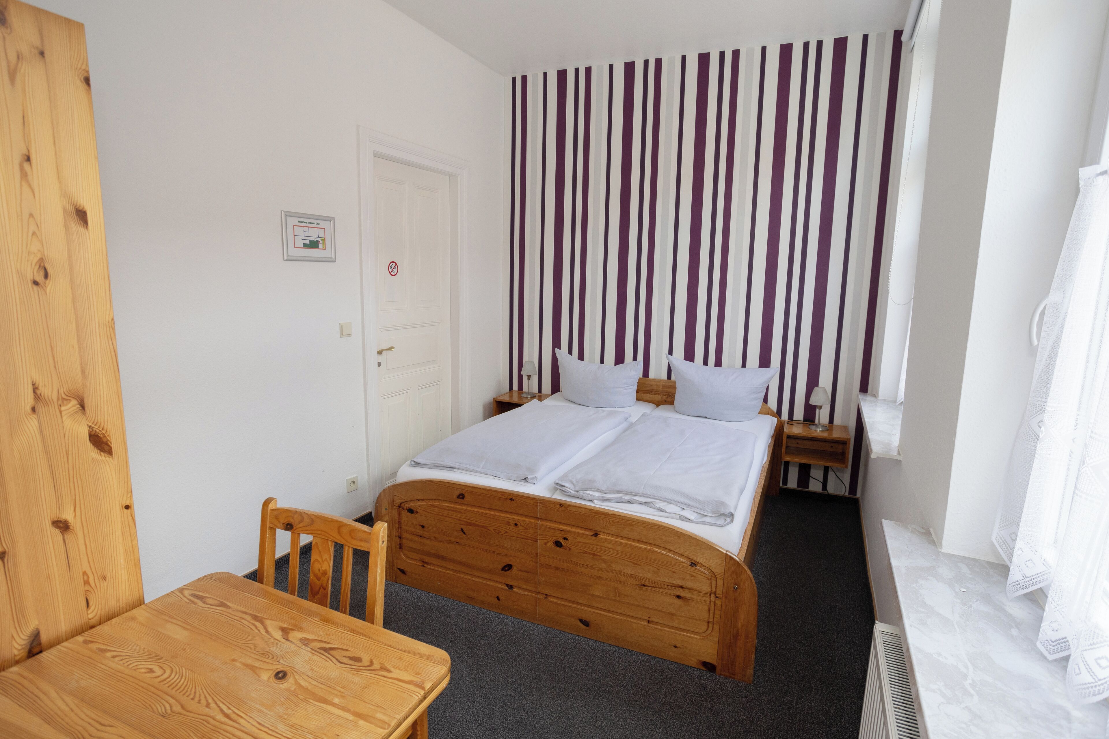 double room | hypo-allergenic bedding, rollaway beds, free wifi, bed sheets