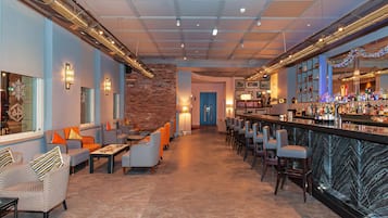 Bar (trong khuôn viên)