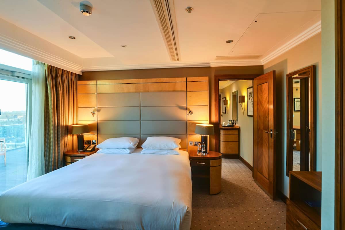 Executive Terrace Suite, 1 King Bed, Terrace, City View