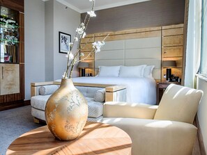 GWR Tower Room, 1 King Bed (Lounge Access), City View