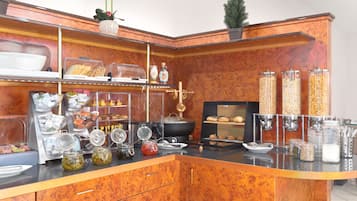 Tägliches Frühstücksbuffet (15 EUR pro Person)