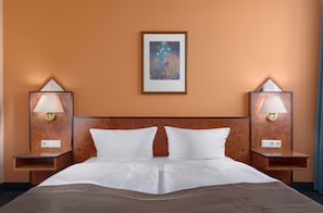 Standard Double Room | In-room safe, desk, soundproofing, iron/ironing board - Trip Inn Hotel Minerva (Frankfurt)