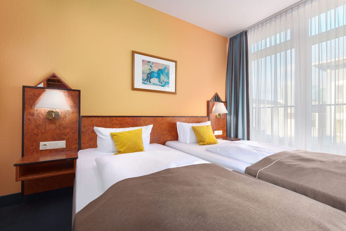 Kahden hengen standard-huone (kaksi sänkyä) | Tallelokero huoneessa, työpöytä, äänieristys, silitysrauta/-lauta