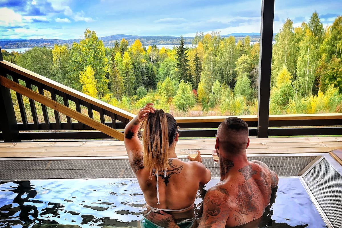 sauna, hot tub, steam room, hot springs/mineral springs, body treatments