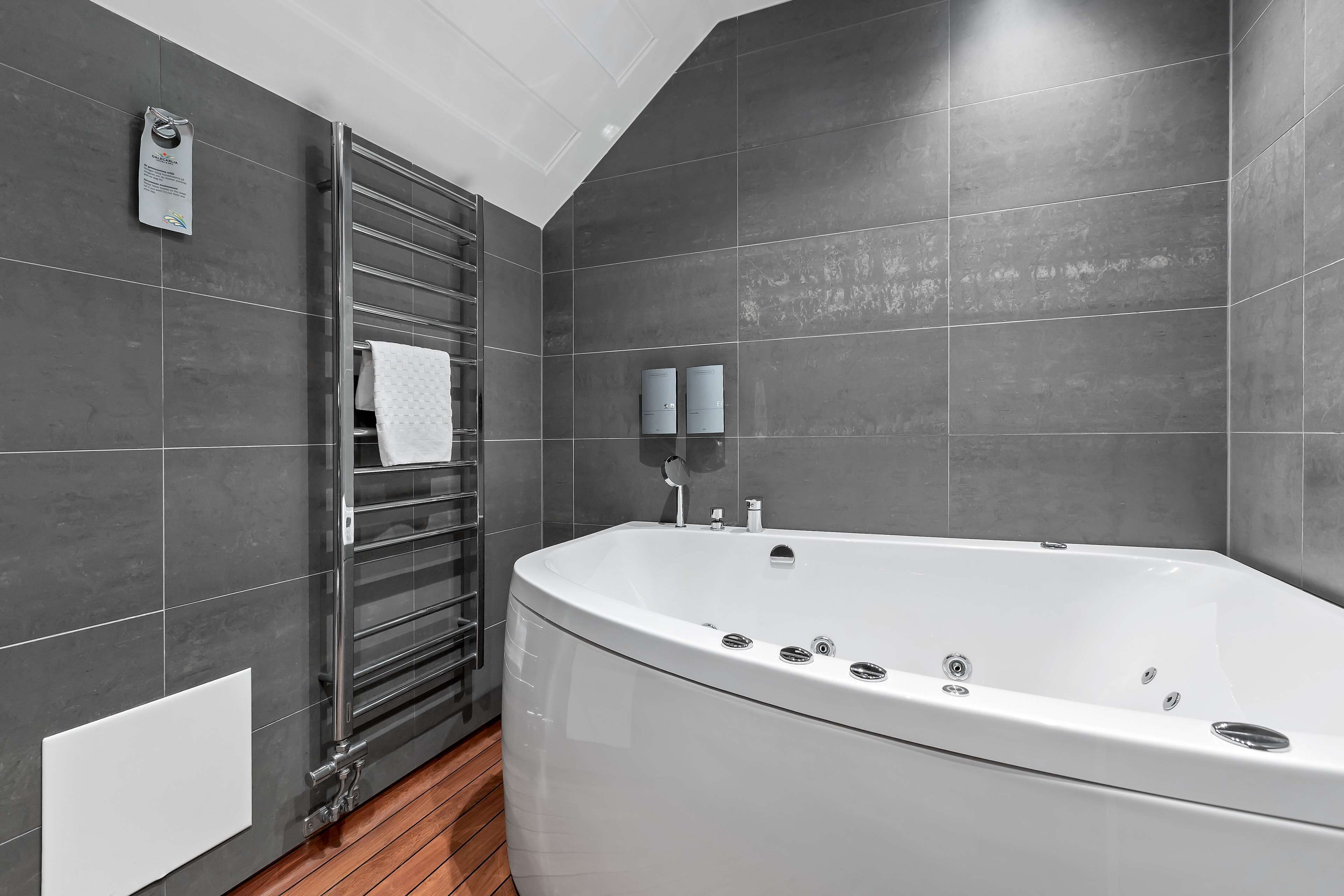 suite, 2 single beds, jetted tub, sea view (with sofabed) | bathroom | shower, towels