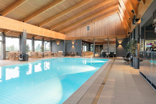 3 indoor pools, 2 outdoor pools, open 10:00 AM to 8:00 PM, pool loungers
