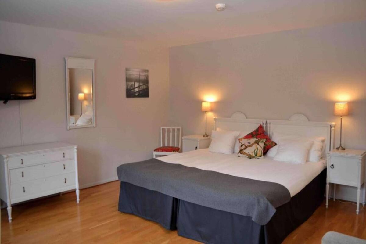 Blackout drapes, cribs/infant beds, free WiFi, bed sheets