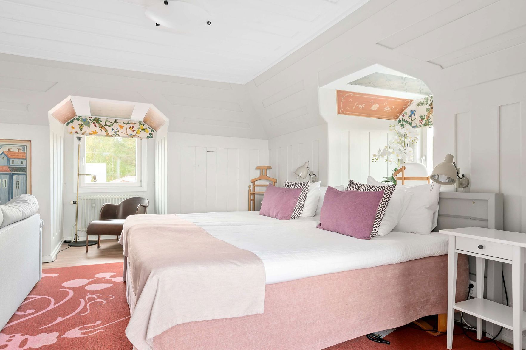 Blackout curtains, cots/infant beds, free WiFi, bed sheets