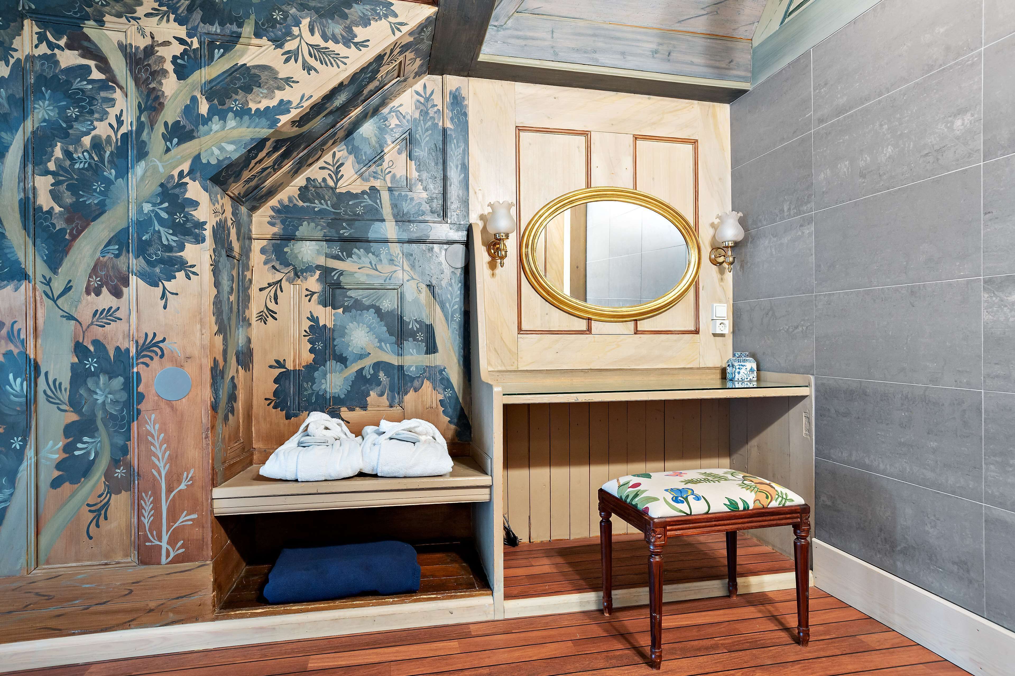 suite, 2 single beds, jetted tub, sea view (with sofabed) | 1 bedroom, blackout curtains, cots/infant beds, free wifi