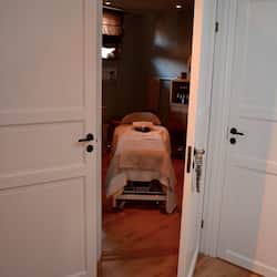 Un sauna, una bañera de hidromasaje, baño turco
