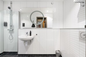 Family Room, Multiple Beds, Non Smoking | Bathroom - Best Western Gustaf Wasa Hotel (Borlange)
