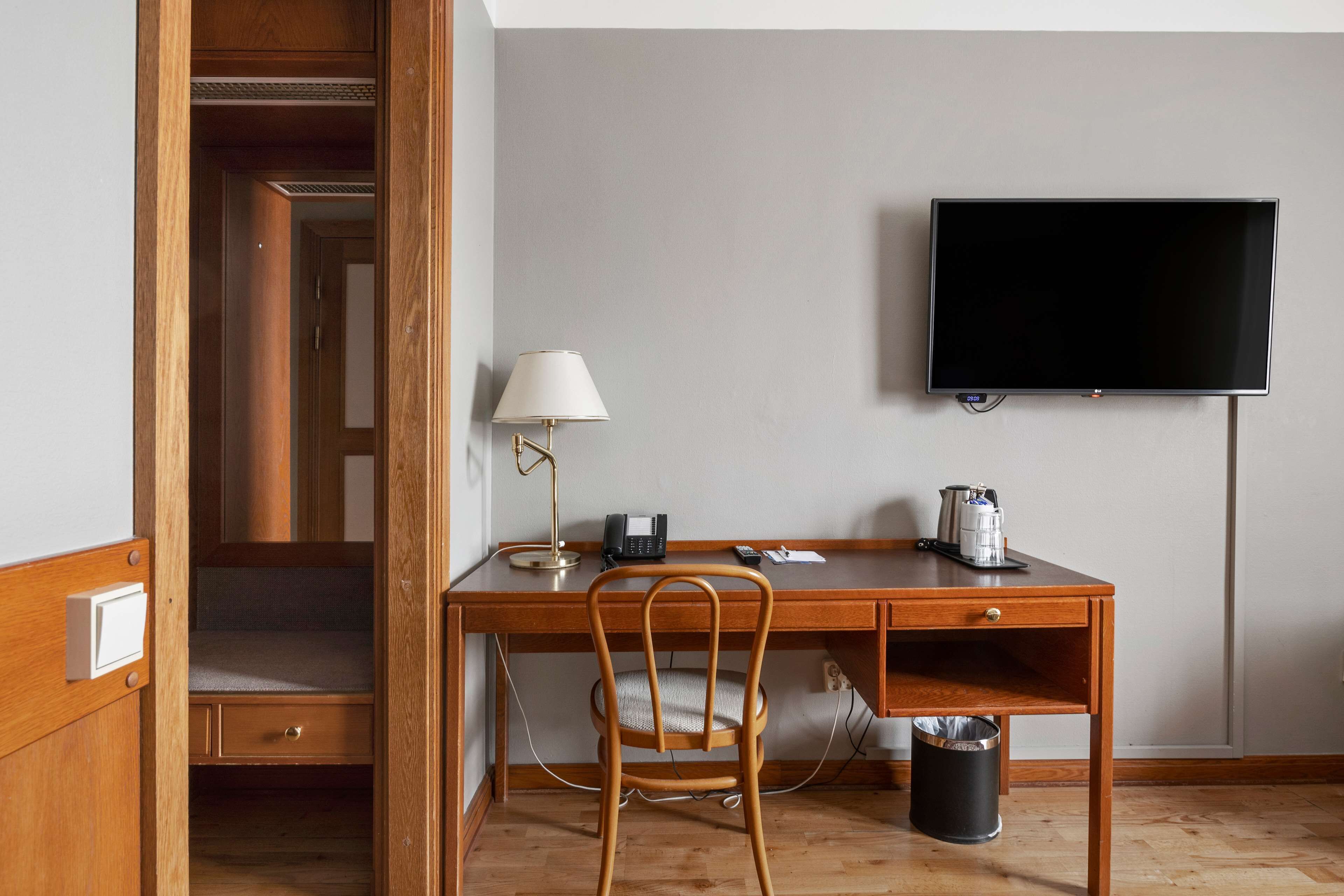 standard room, 2 single beds, non smoking | desk, blackout curtains, iron/ironing board, free cots/infant beds