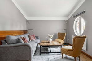 Junior Suite, 1 King Bed, Non Smoking (with Sofabed) | 1 bedroom, desk, blackout drapes, iron/ironing board