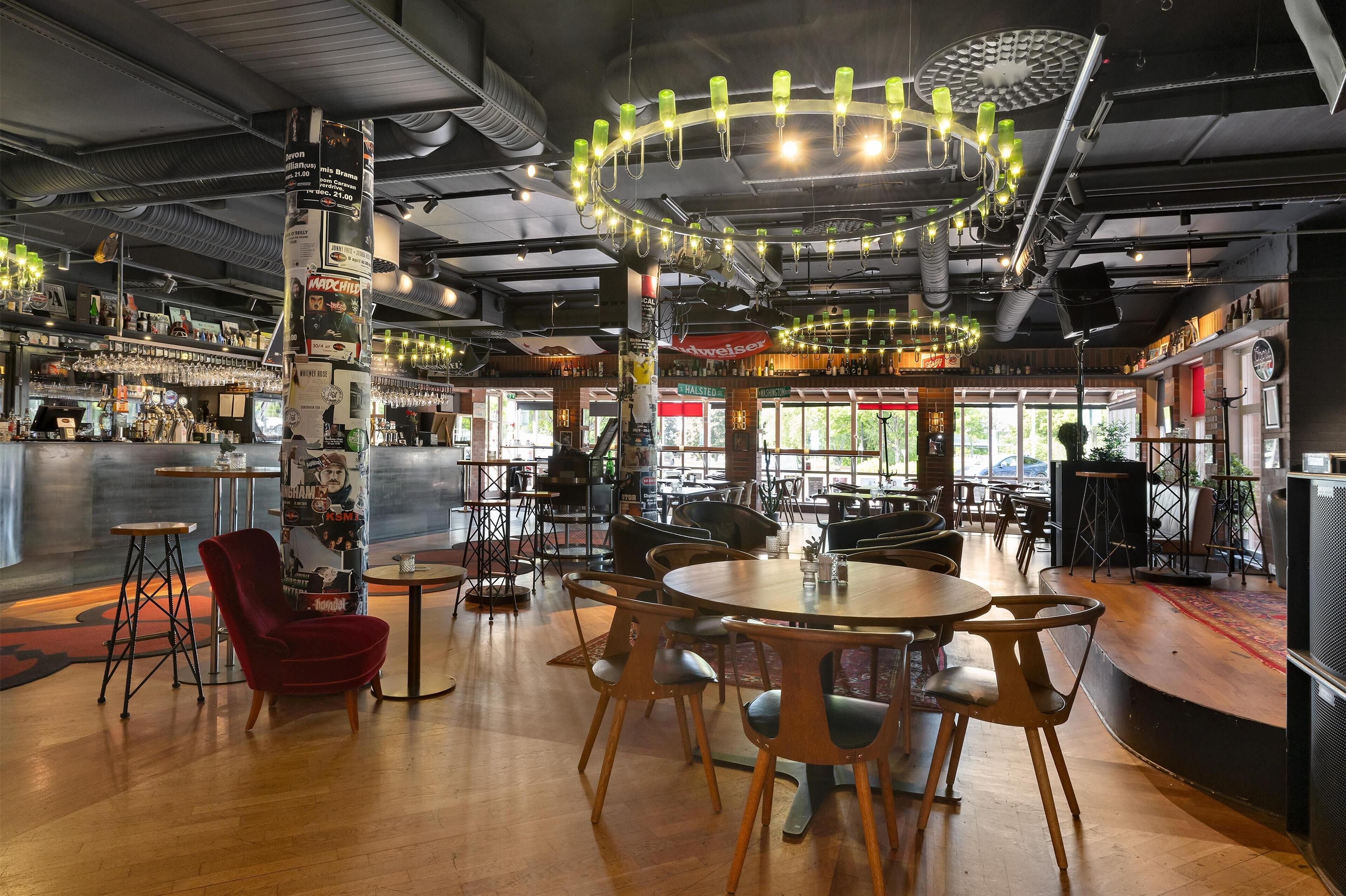 lunch and dinner served, american cuisine