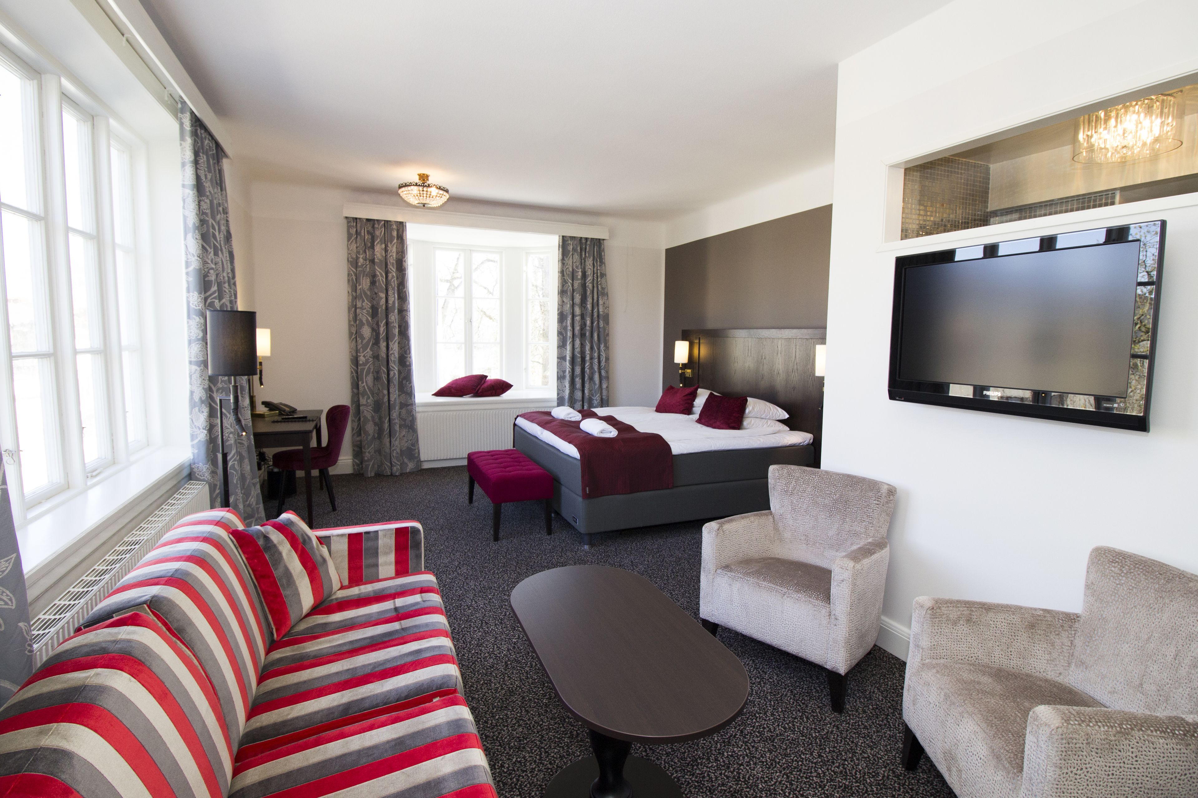 junior suite | minibar, in-room safe, desk, laptop workspace