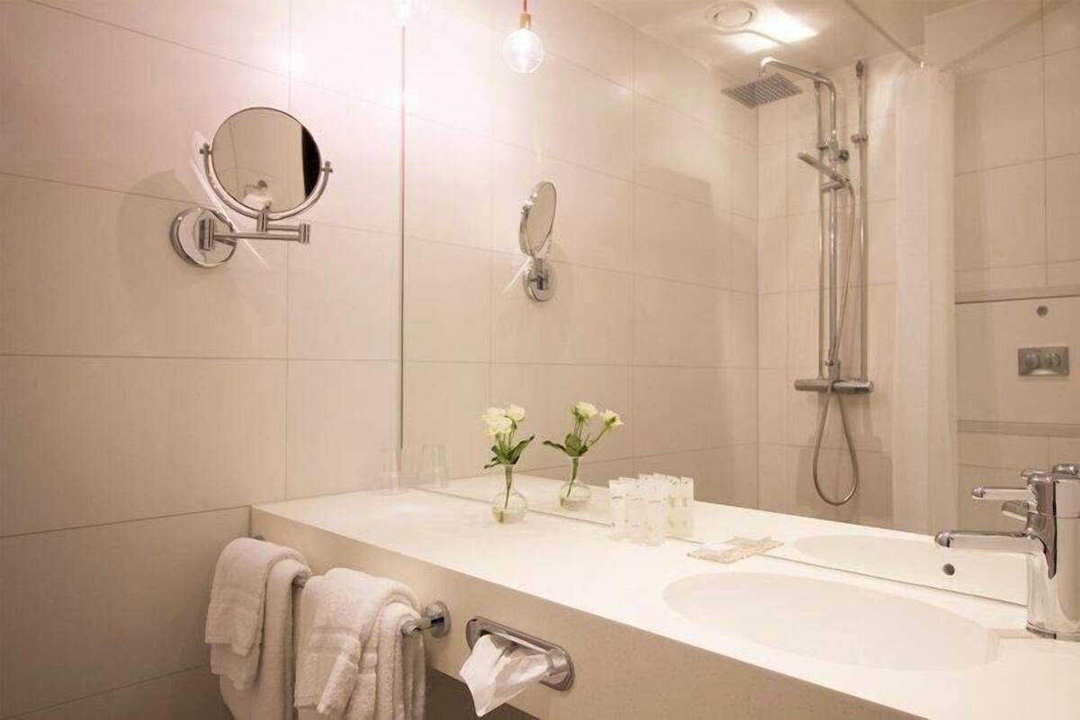 Bathroom | Hair dryer, towels