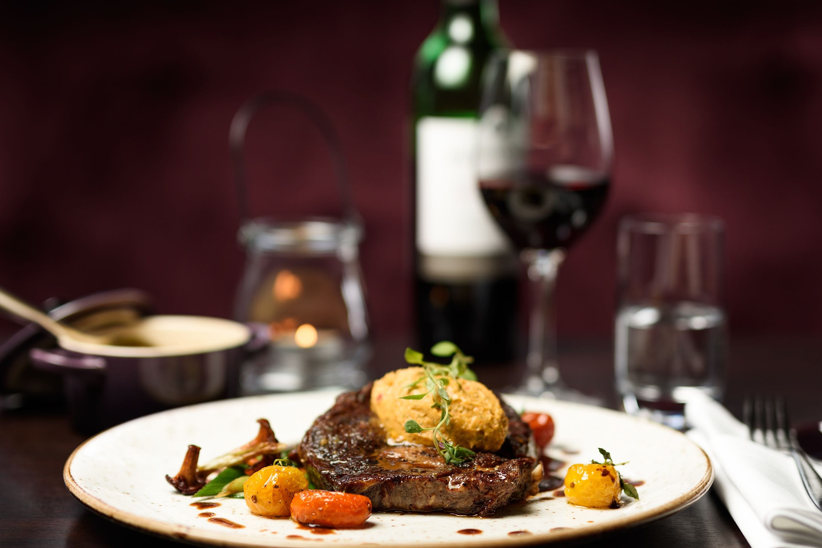 2 restaurants, breakfast, lunch, dinner served; international cuisine