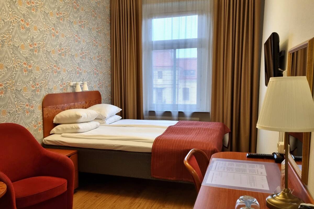 Herbergi með tvíbreiðu rúmi (bed 140 cm) | Skrifborð, myrkratjöld/-gardínur, ókeypis þráðlaus nettenging, rúmföt