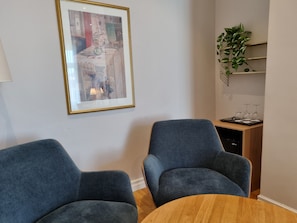 Junior Suite, 1 Bedroom | Desk, blackout drapes, free WiFi, bed sheets